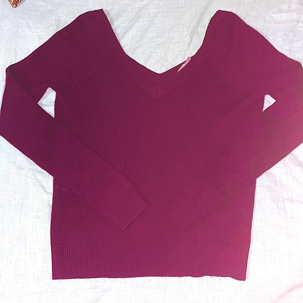 Calypso St. Barth Sz Small Vneck Cashmere sweater. Deep Purple